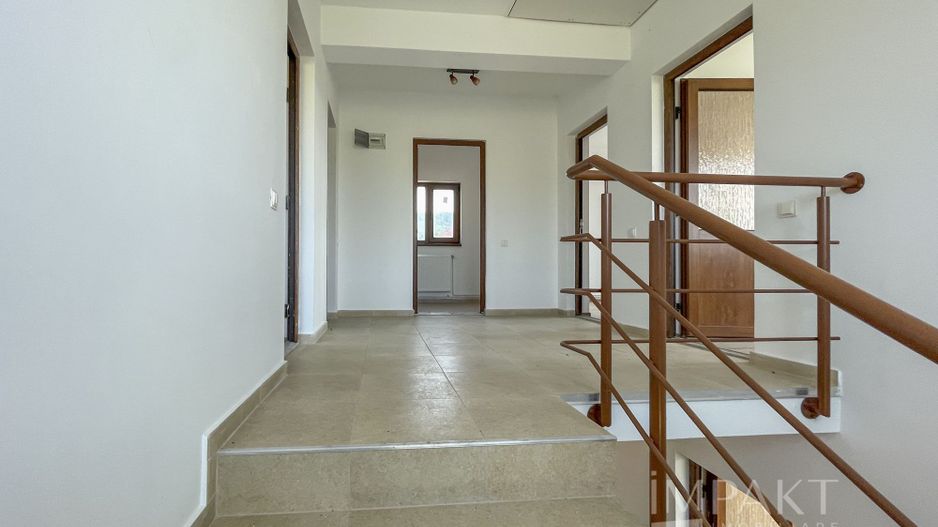 Casa individuala pe 3 niveluri pretabila pentru birouri, in cartierul Iris - Poză 11