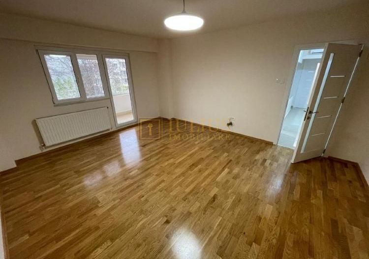 Recent renovat| 2 camere| garaj, et.2| lift| balcon 12 mp. - Poză 1