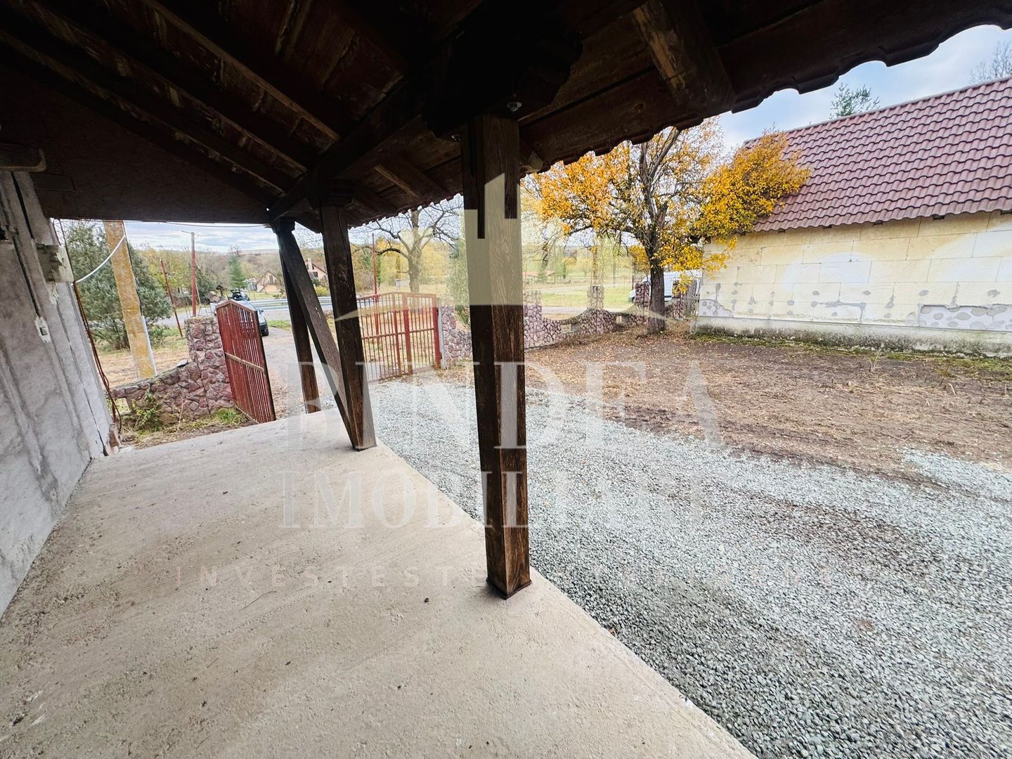 Oportunitate investitie: două reședințe de vacanță/ cabane 3940mp teren - Poză 8