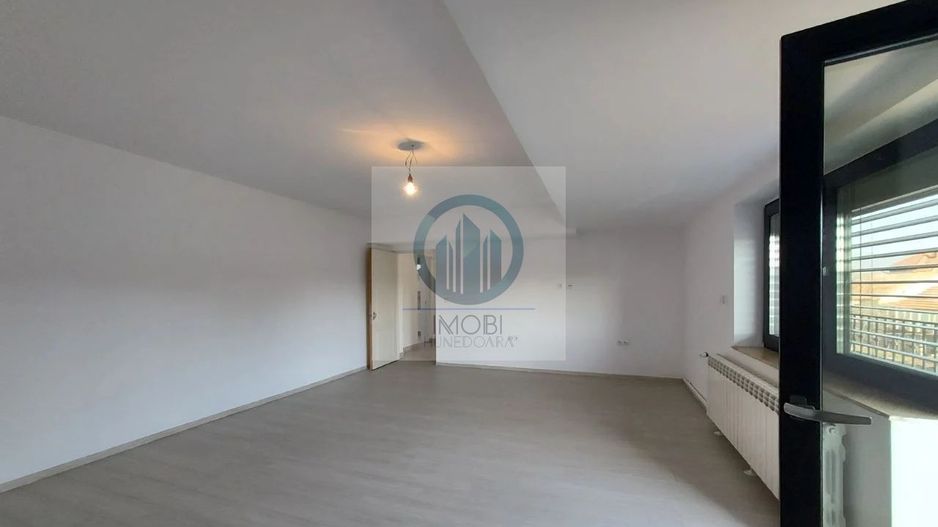Vila deosebita în loc Simeria, zona ultracentrala - Poză 15