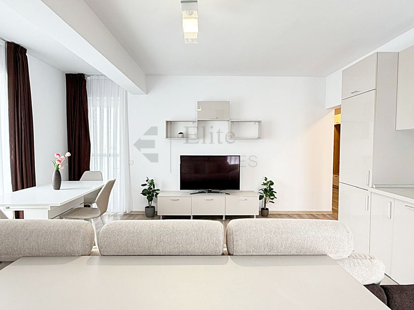 Apartament 4 camere de inchiriat in Prima Onestilor - Poză 2