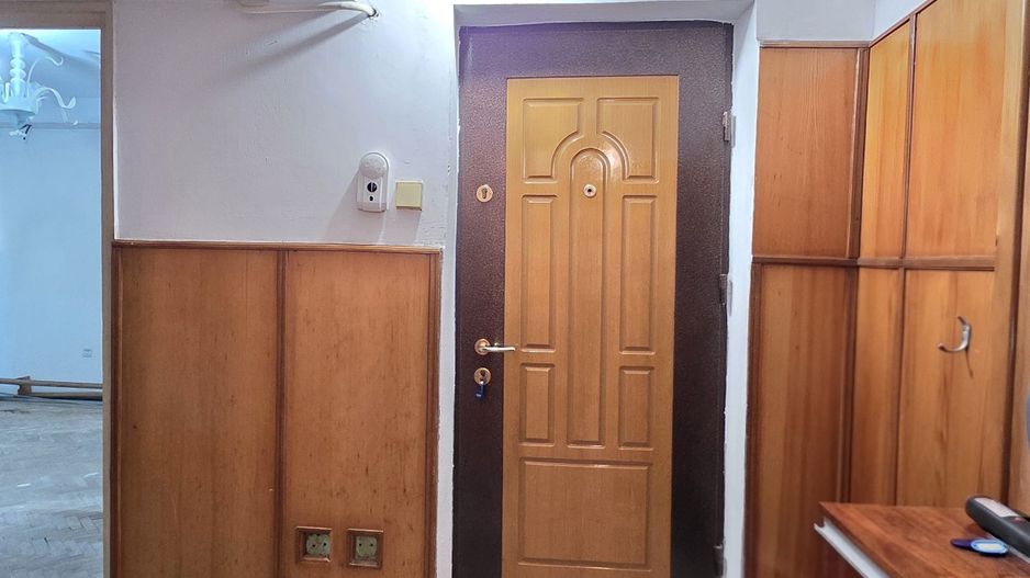 Apartament cu 3 camere, etaj 1 (parter cu demisol), VASLUI zona CENTRU; - Poză 3