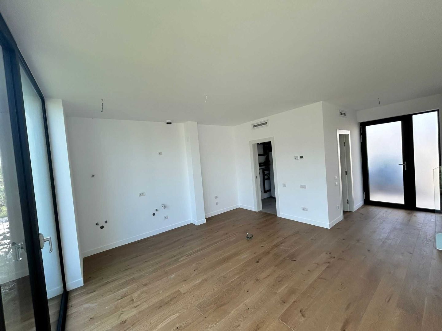 Casa de vanzare 3 camere Amber Forest Tunari - Poză 3