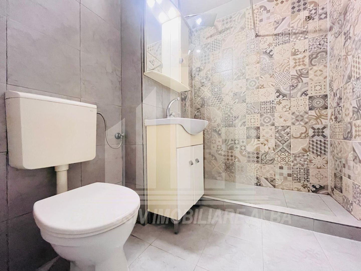 Vanzare apartament 2 camere decomandate, zona buna Cetate - Poză 4