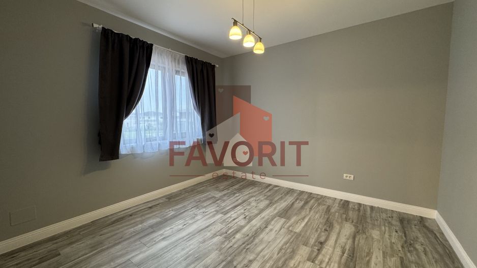 Duplex despartit prin garaj. Zona centrala - langa padure. Mobilat si utilat - Poză 7