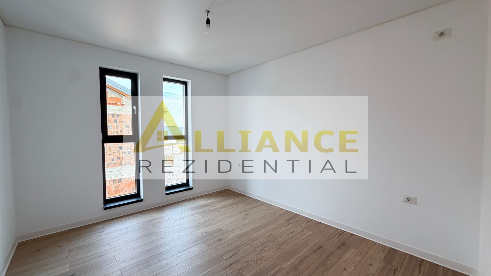 Casa Individuala - 4 camere - 2 bai - 450 mp teren - Poză 5