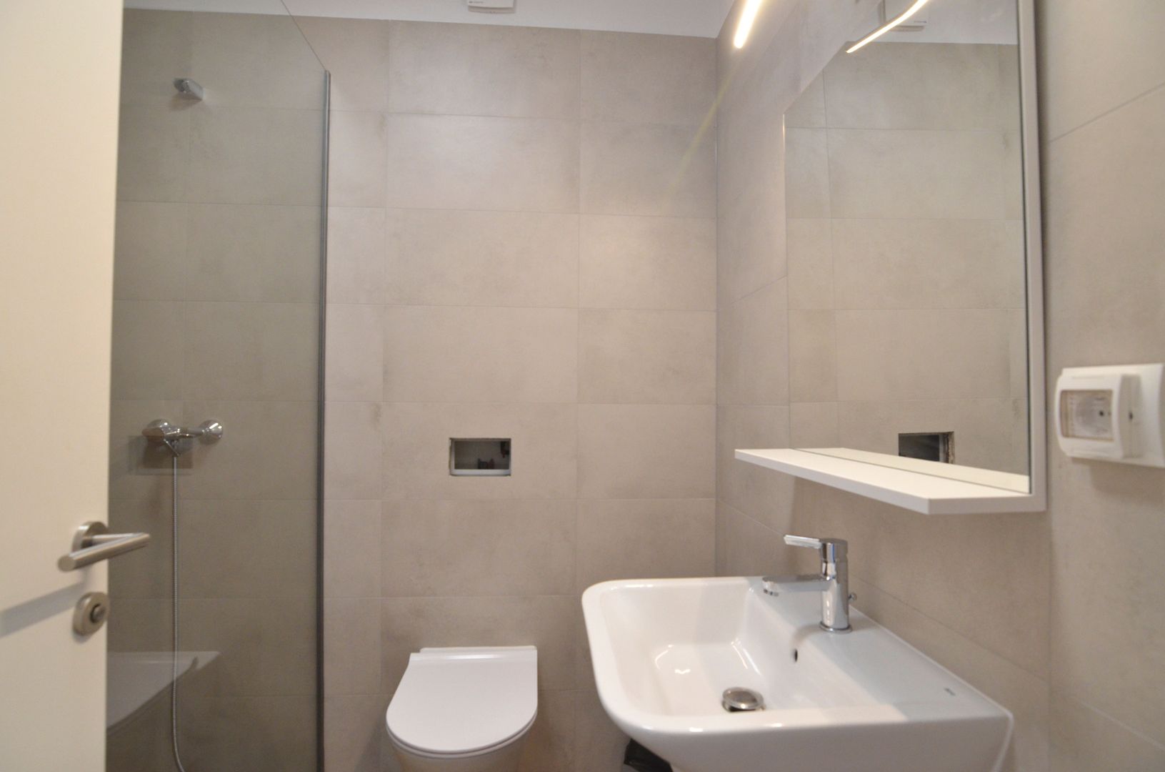 Inchiriem casa insiruita 5 camere partial mobilata - Poză 16