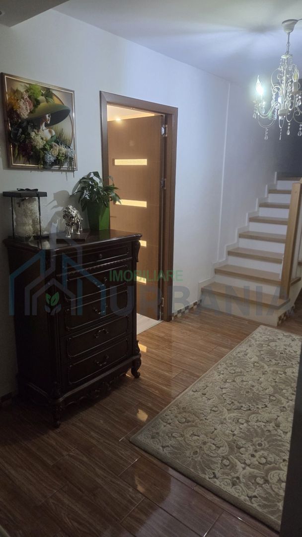 Vilă spațioasă de vânzare în sat Carlig, ideală pentru două familii - Poză 5