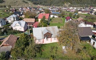 Casa traditional bucovineana la poalele muntilor Bucovinei - Poză 4
