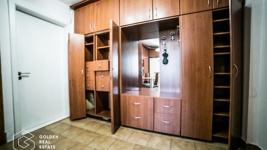 Apartament superb, ultracentral, 3 camere, centrala proprie si 2 locuri parcare - Poză 11