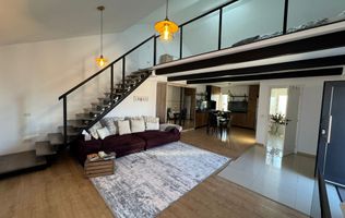 Apartament cu 2 camere, curte 120 mp, 2 locuri de parcare.