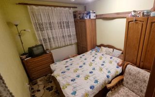 apartament de vanzare 3 camere izolat mobilat - Poză 5
