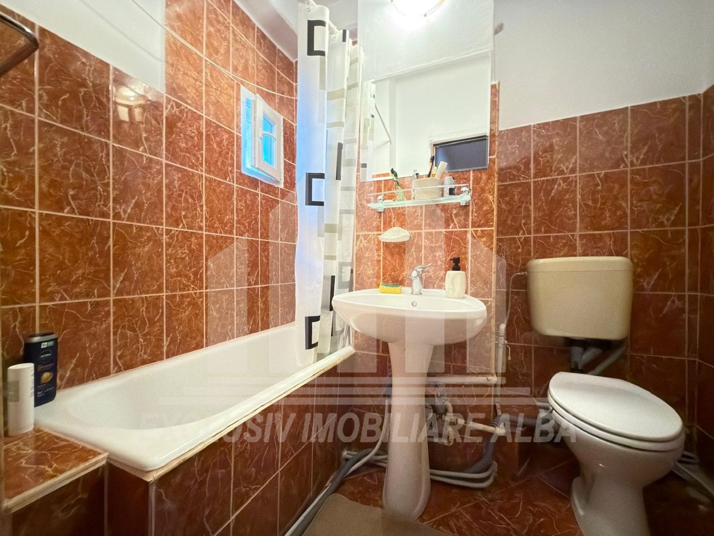 Apartament 3 camere decomandate | 2 bai | 70 mp | Etaj 3 | Cetate - Poză 6