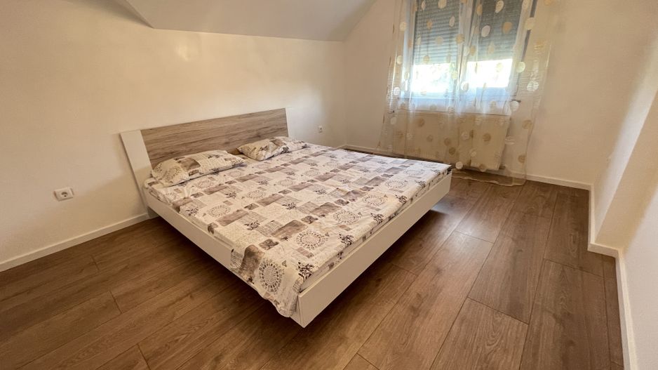 Casa spatioasa cu spatiu de relaxare-zona Blascovici - Poză 20