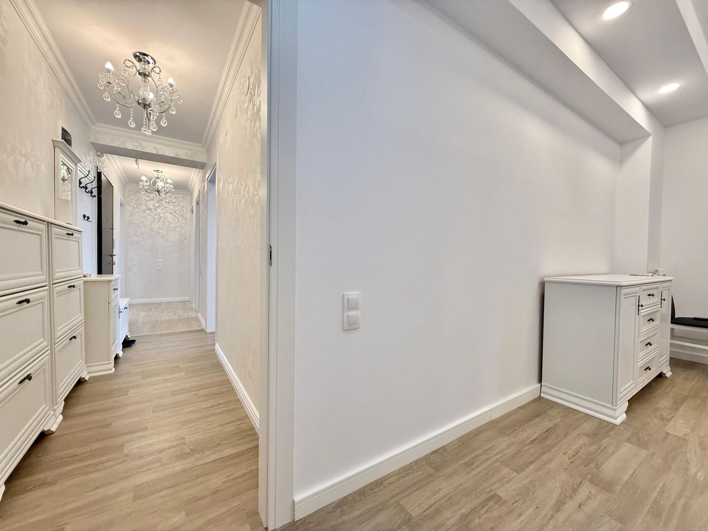COSMOPOLIS - Apartament cu 3 camere, mobilat si utilat. - Poză 10