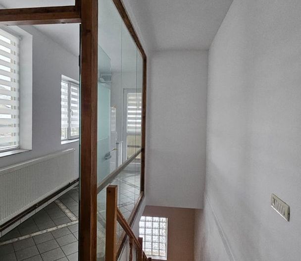 Apartament cu 3 camere la vila pe Bdul Victoriei Sibiu - Poză 6