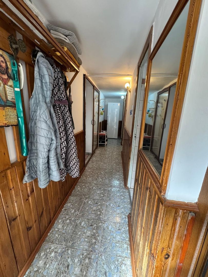 Casă cu 4 camere de vânzare – Str. I. C. Brătianu - Poză 2