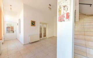 Apartament spațios, cu potențial multiplu, central - Poză 10