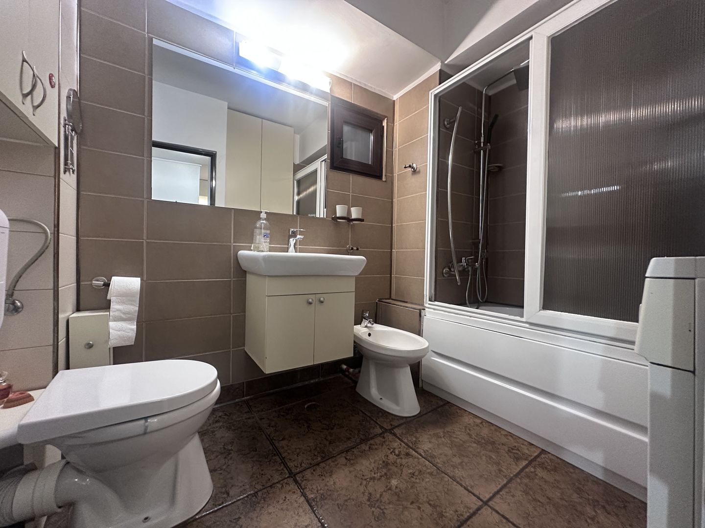 DE ÎNCHIRIAT! Apartament în inima Municipiului Târgoviște! - Poză 12
