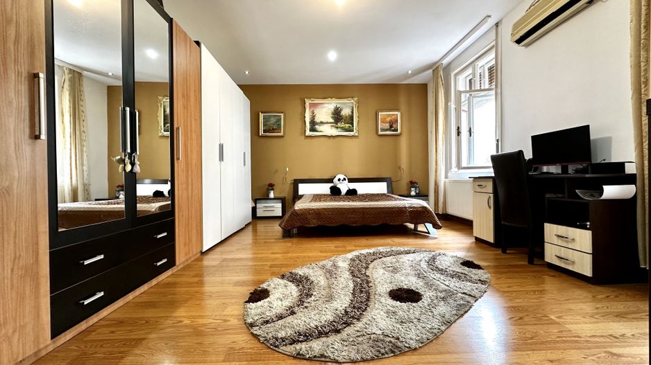 Apartament 4 camere,  cu vedere spre centrul vechi din Piața Unirii - Poză 5