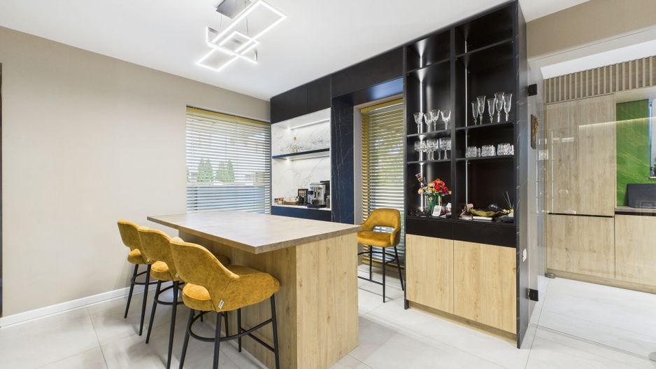 Casă modernă cu 5 camere, 4 băi și terasă închisă – Otopeni, central - Poză 11