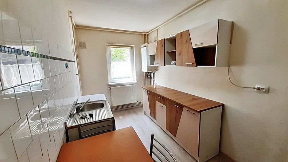 Brasov Centru, langa CEC, apartament 2 camere decomandat, 107000 euro - Poză 2