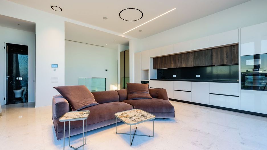 Apartament de 5 camere spațios, situat în zona Nord din Constanța - Poză 2