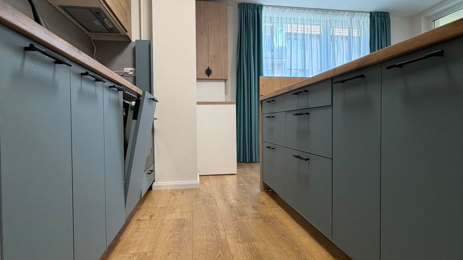 Apartament 3 camere, 2 bai, balcon, etaj intermediar, parcare - Poză 5