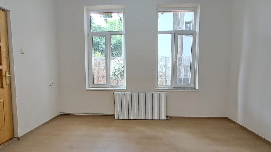 Marasesti - Cuza Voda, casa 2 camere + curte, renovata, 350 m metrou - Poză 1