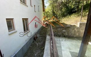 Vila de vanzare, teren 3100 mp, 7 camere, 6 grupuri sanitare, 3 CT, an 1997 - Poză 8