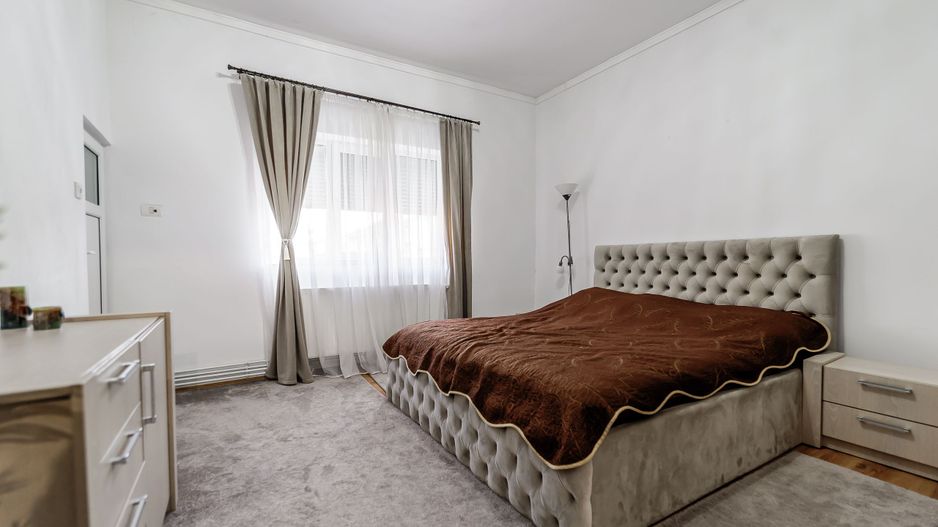 Doua apartamente cu gradina si terasa, in Micalaca, la curte comuna - Poză 2