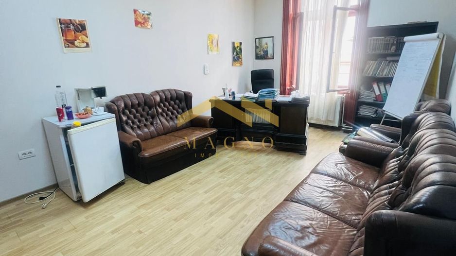 Apartament (pretabil pentru Birou ,Cabinet etc.) de vanzare in centru. - Poză 2