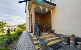 Casă clasică în Chișineu-Criș - Poză 1