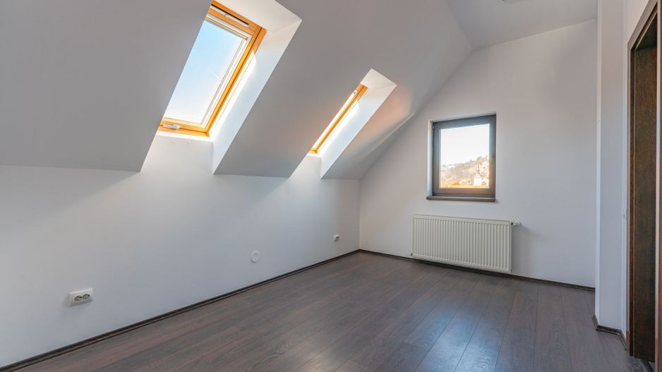 Casă modernă cu garaj și 4 dormitoare, aproape de Piața Sfatului - Poză 17