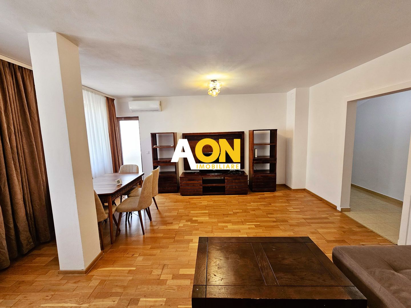 Apartament 4 camere, 3 bai, 137 mp utili, cu garaj, Cetate, zona Piata - Poză 3