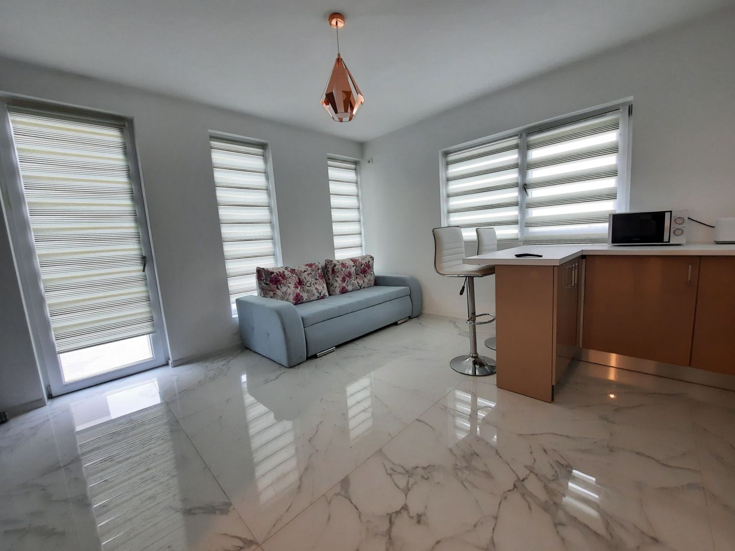 Apartament frumos cu loc de parcare si terasa 40mp - Poză 1