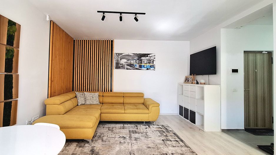 Apartament cu 3 camere, curte si loc de parcare - Poză 2