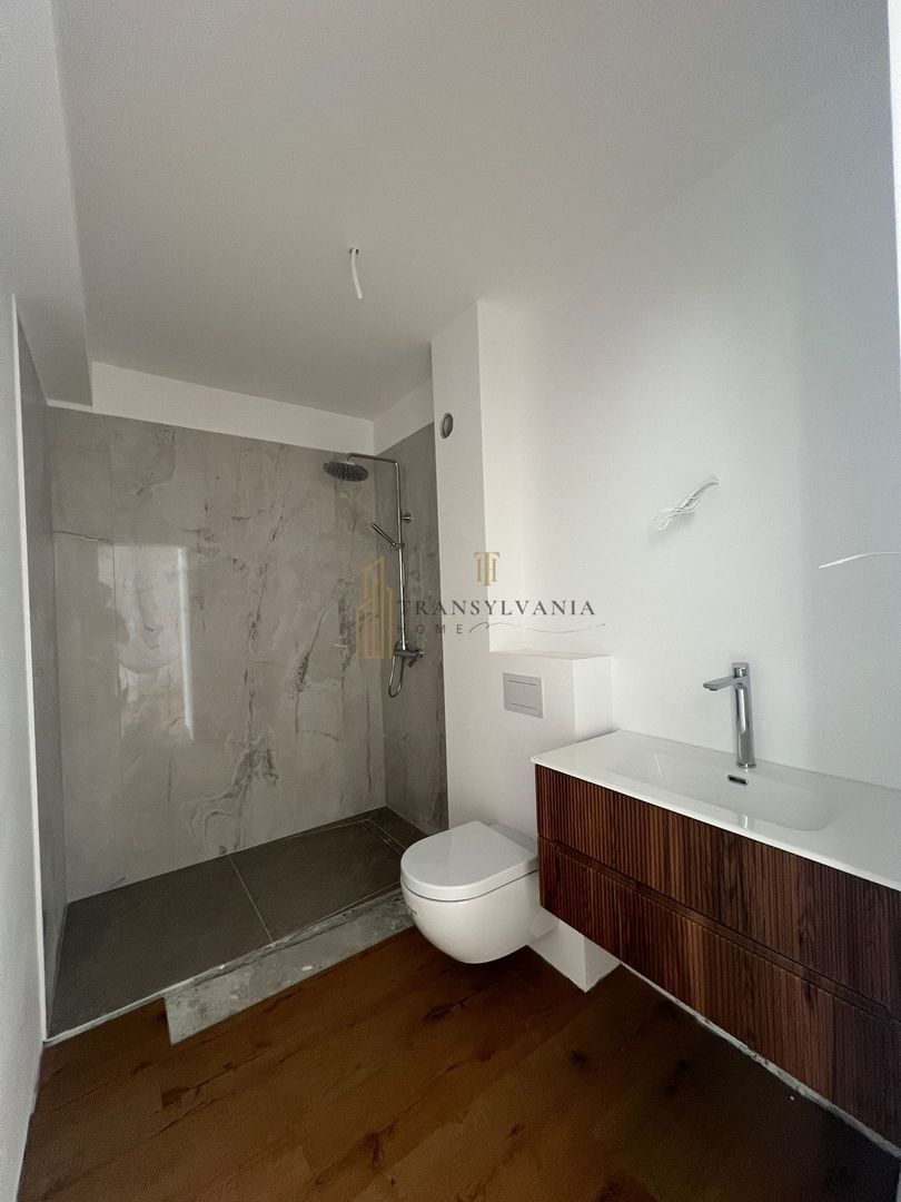 Apartament 4 camere, suprafata generoasa - Poză 13