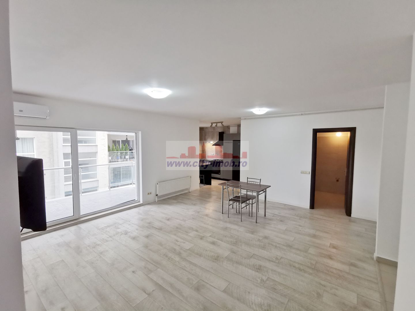 Vanzare Apartament 4 camere Baneasa - Poză 3