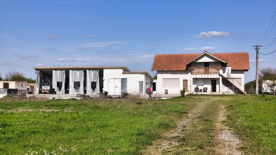 Casa cu 4 camere cu teren de 14,340 mp + platforma de beton cu hala - Poză 3