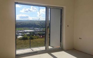 Apartament cu 2 camere, etaj intermediar, Baciu Regal - Poză 1