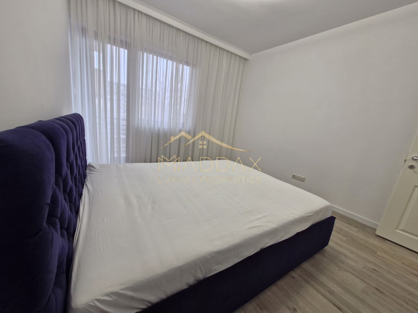 Apartament *4 camere *110mp* // Parcare - Poză 15
