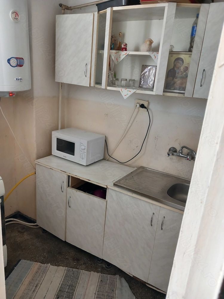 BRASADAS vinde garsoniera pe Ostrovului la etajul 2/4. - Poză 5