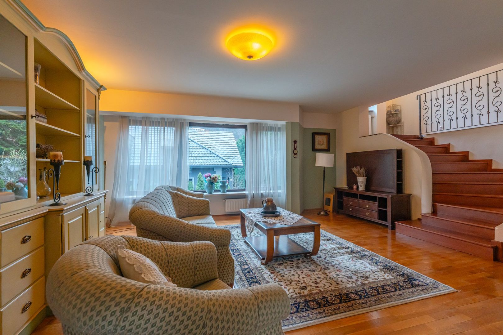 Casă individuală cu 7 camere lângă AFI Mall, ideală pentru birouri sau locuință - Poză 3