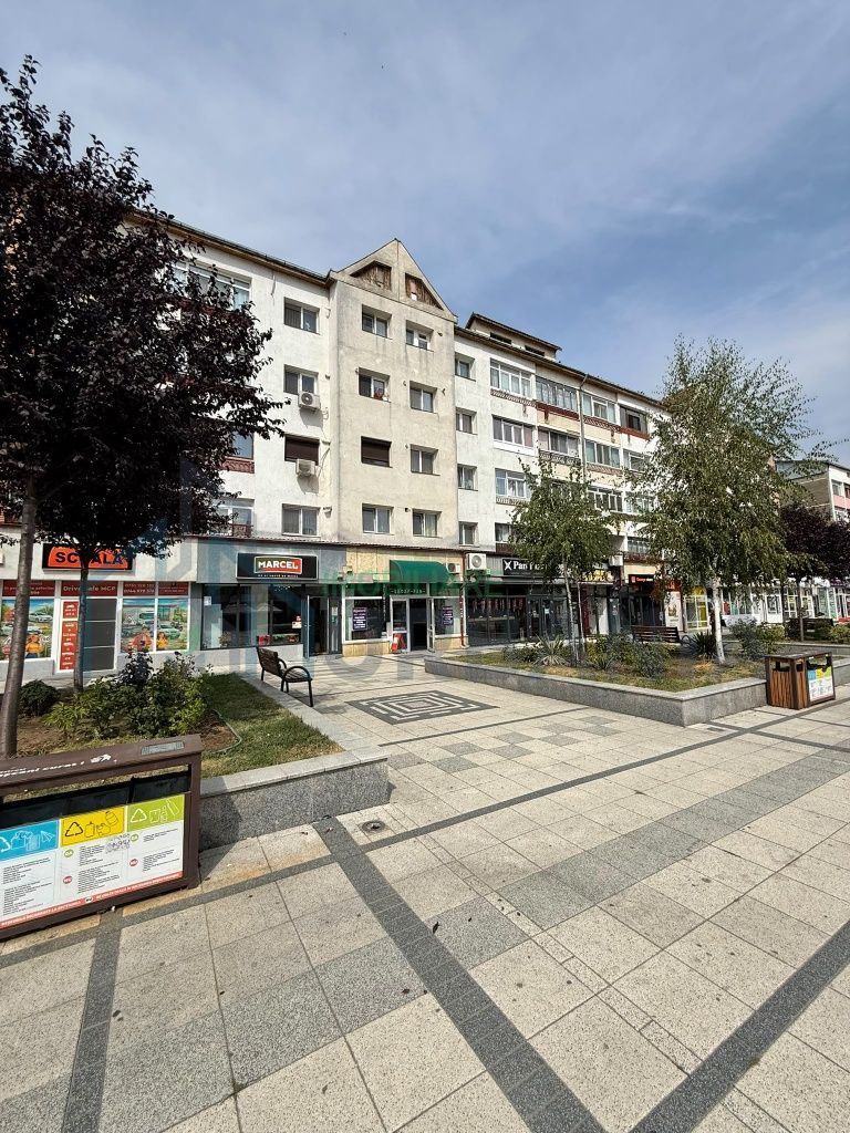 Spațiu comercial ultracentral de închiriat, Pașcani - Poză 2