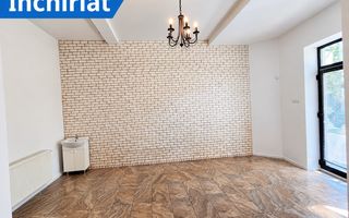 Spatiu stradal, central, cu vad comercial si vizibilitate excelenta - Poză 1