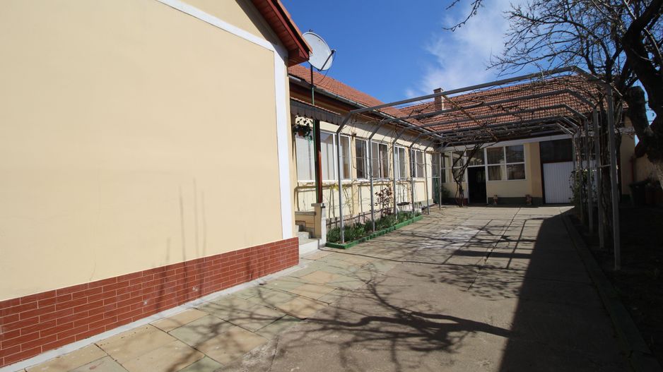 CASA CU TEREN GENEROS - Poză 5
