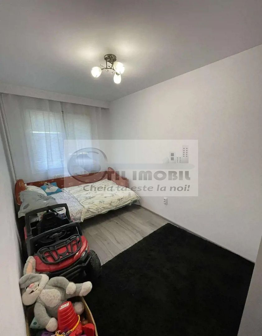 Apartament cu 3 camere - Piata Nicolina - 100.000 euro ! - Poză 4