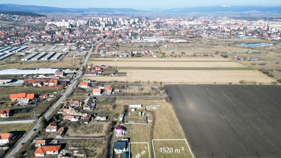 Două parcele de teren intravilan 648/1520 m² de vanzare Sfântu Gheorghe - Poză 1