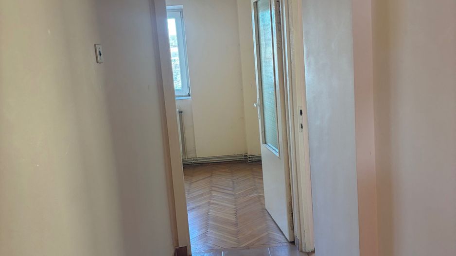 BRASADAS vinde ap 3 cam etaj 4/4 in Micro 16. - Poză 2